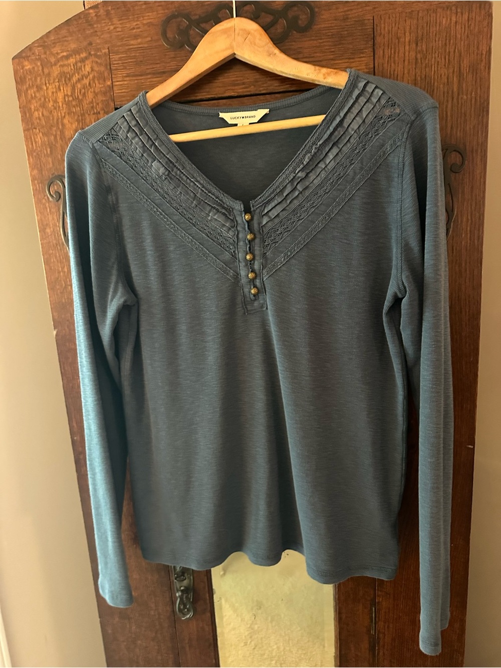 Lucky Brand V-Neck Lightweight Ribbed Knit Top in Slate Blue - Size L
